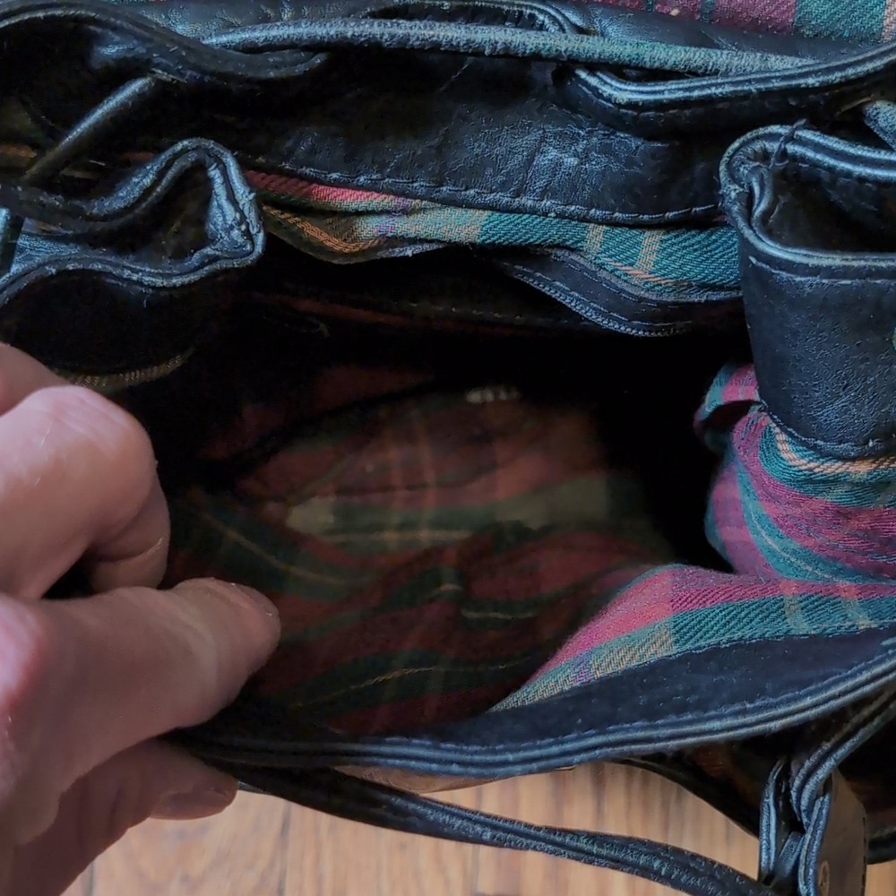 Vtg Women's Black Leather Drawstring Backpack Flap Buckle Plaid Lining HC India - Picture 6 of 8